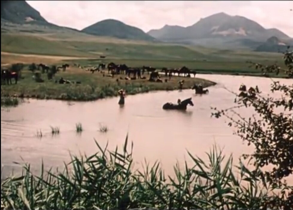 Кадр из фильма "Смелые люди" , по времени приблищительно 67 минута