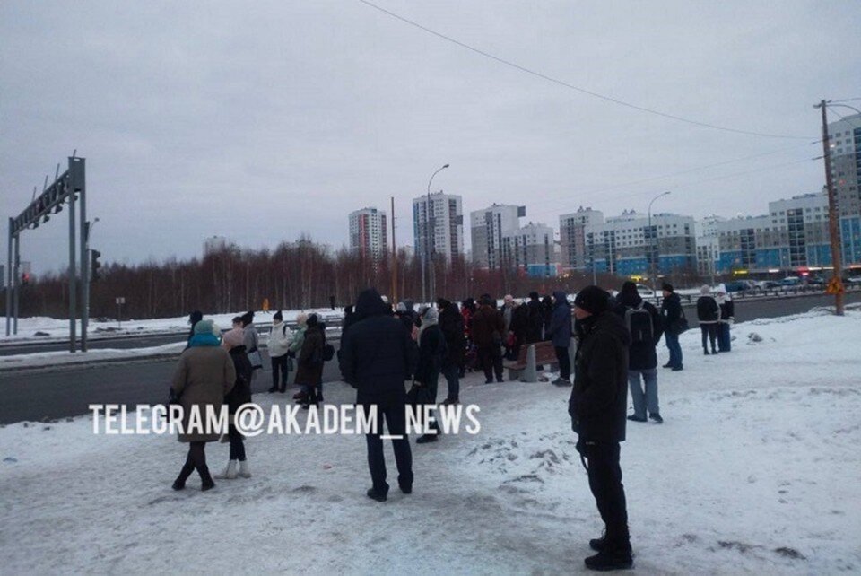     Фото остановки в Академическом. Фото: Telegram-канал "Академический новости Екатеринбург"