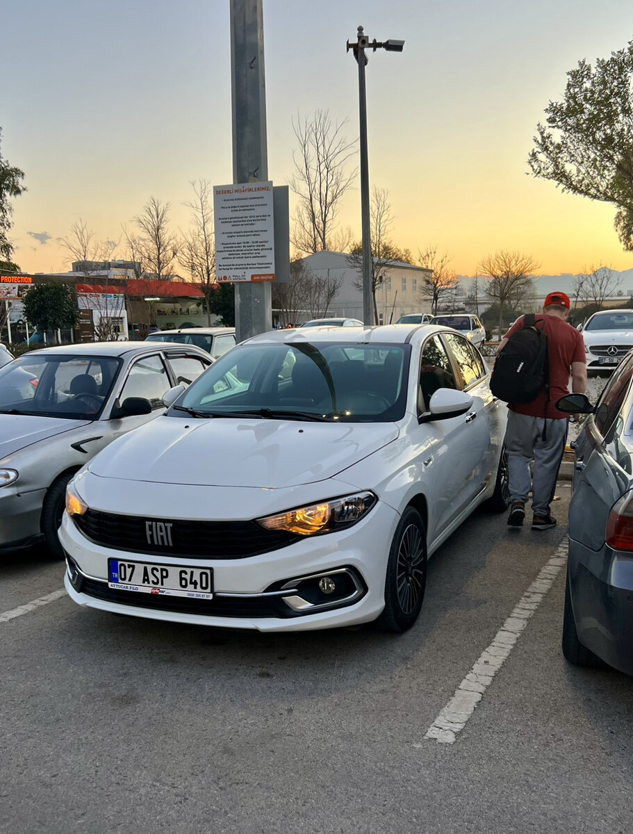 Наш красавчик — арендованный Fiat. Откатались три дня без проблем, сдали без лишних вопросов.  