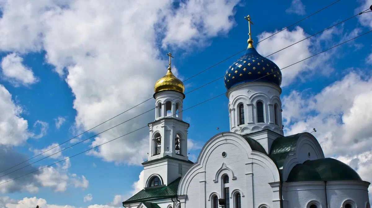 В храмах прихожане собираются на службу. Фото: www.piqsels.com