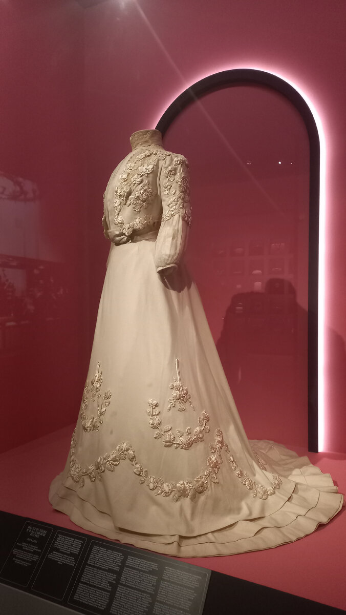 Платье из наследия В.М. Суховой - внучки промышленницы и меценатки А.В. Мараевой (ателье Н.П.Ламановой 1902-1905 гг. : сукно, атлас, машинное кружево) Фото автора