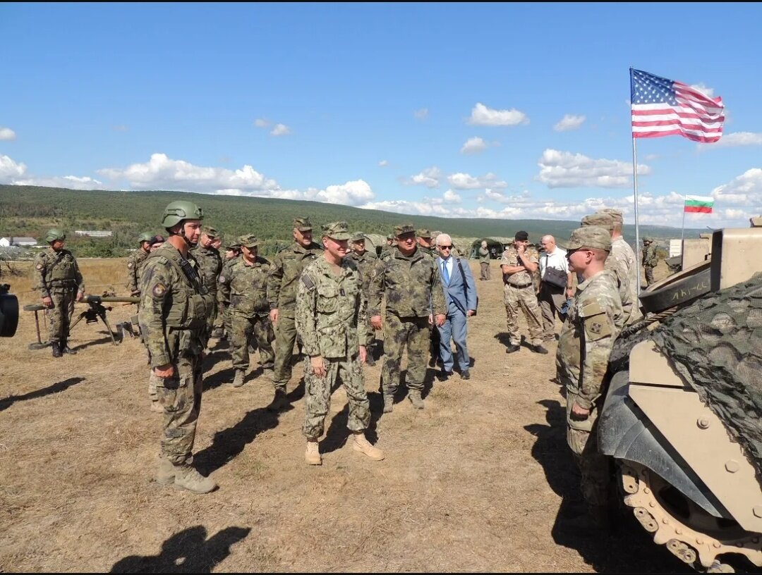 Американские и болгарские военные на полигоне у американской базы Ново село, фото: Сухопутные войска Болгарии / Facebook