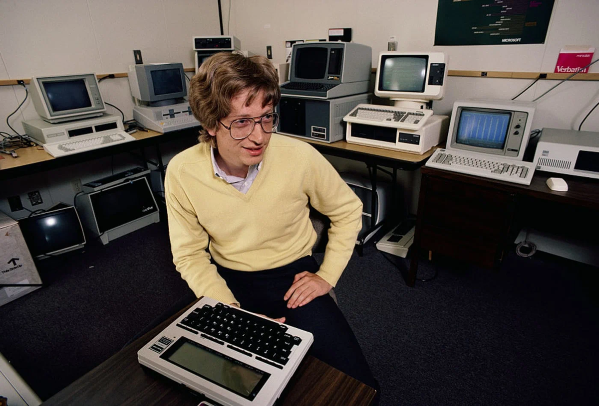 Разработчики майкрософт. Билл Гейтс молодой. Билл Гейтс в молодости. Билл Гейтс IBM. Билл Гейтс кабинет.