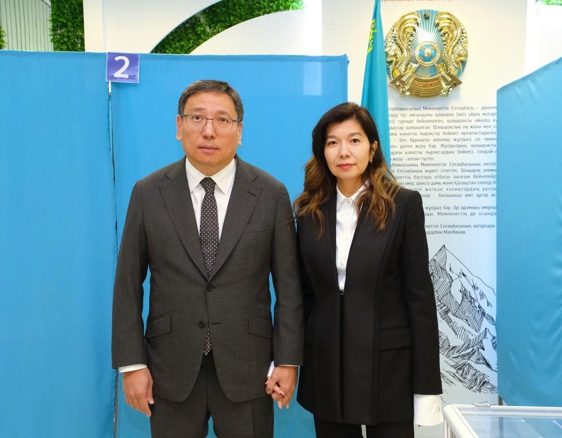    Аким Алматы Ерболат Досаев с супругой:пресс-служба акимата Алматы