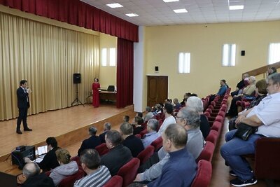   Награждение работников ЖКХ и благоустройства в Серебряных Прудах ©