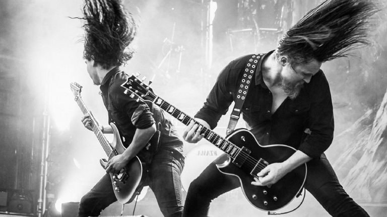 В статье описаны истоки и влияние рок – музыки на человеческую физиологию и психологию. Данный материал поможет правильно понять роль и место рок – музыки в жизни общества, в истории, в сознании человека, поможет разобраться в специфике ее звучание. А если вы поклонник рок - музыки и считаете что у нее нет недостатков, то не пропустите большой концерт Сергея Шнурова на Лужниках в Москве. Билеты на Ленинград уже в продаже!