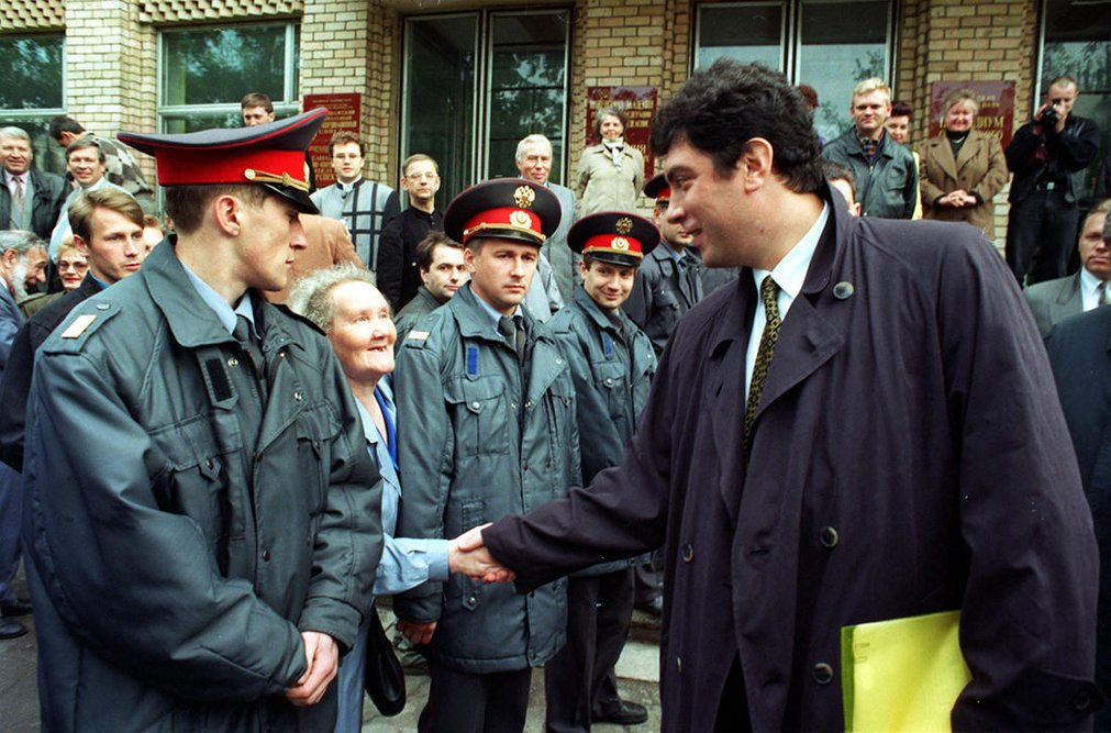 Борис Немцов молод. демократичен и нравится женщинам всех возрастов