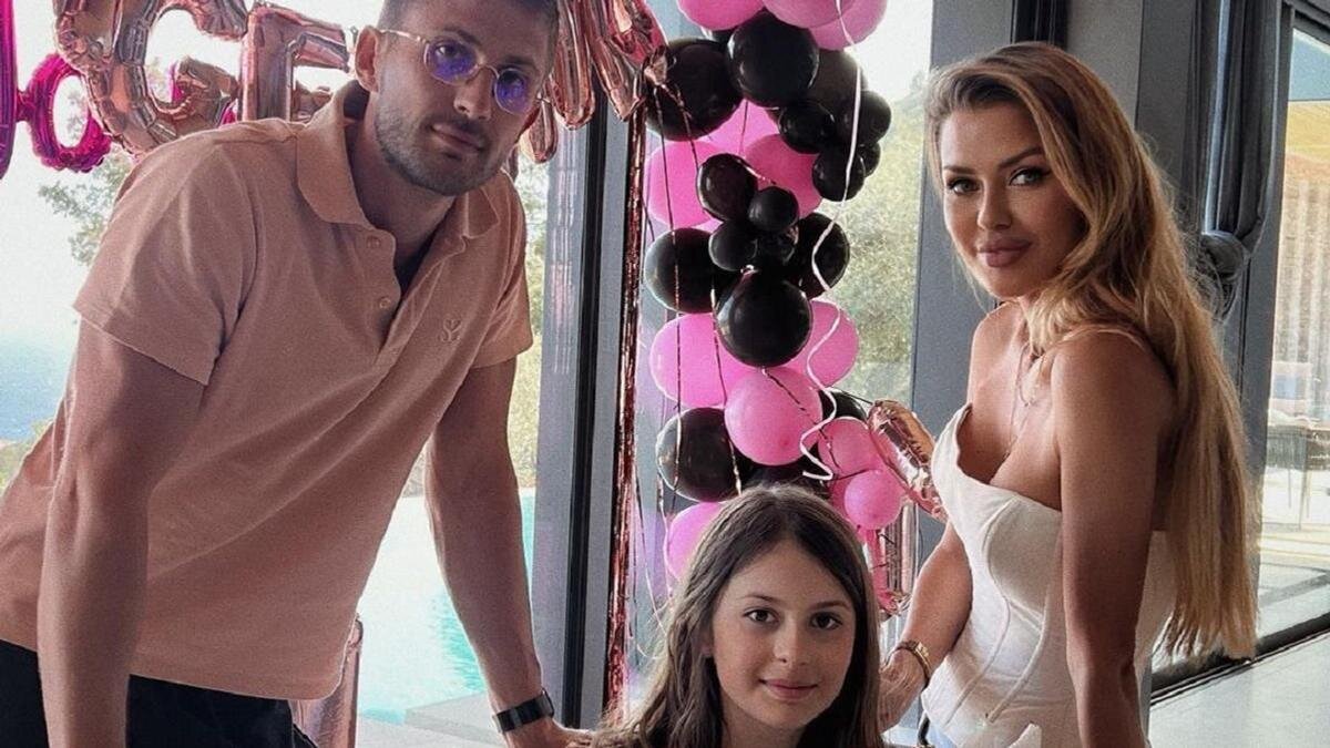    Виктория Боня с дочерью и бывшим мужем:instagram.com/victoriabonya