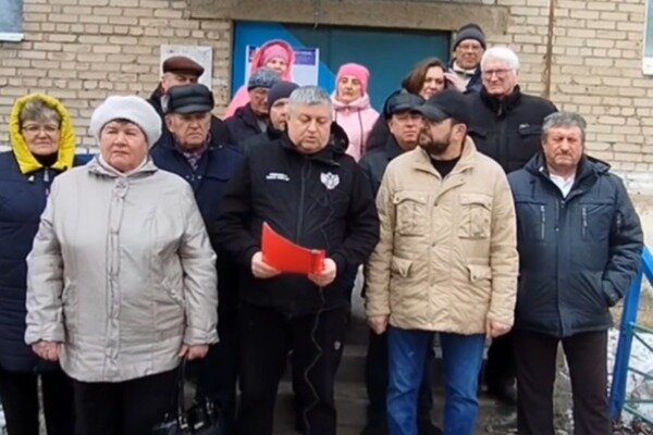    «Люди по 2-3 месяца не получали питьевую воду»: жители поселка Первомайский в Орске отправили видеообращение президенту Владимиру Путину (видео)