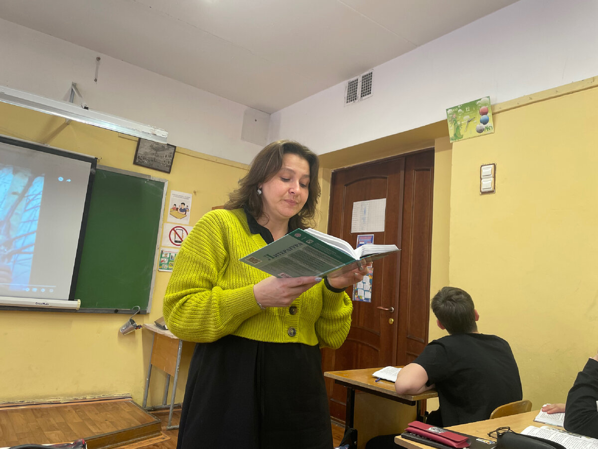 Ежедневно учителю приходится проводить по несколько уроков на разные темы.