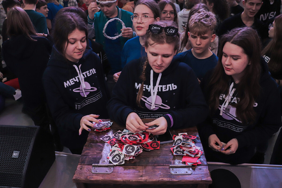 вдохновители смена. подросток арт. вдохновители смена. артек 6 смена 2021. янгспейс.