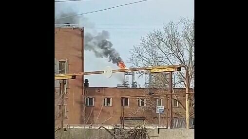     В Волгодонске во время работ по производству древесных плит вспыхнул пожар, об этом сообщили в пресс-службе ГУ МЧС по Ростовской области.