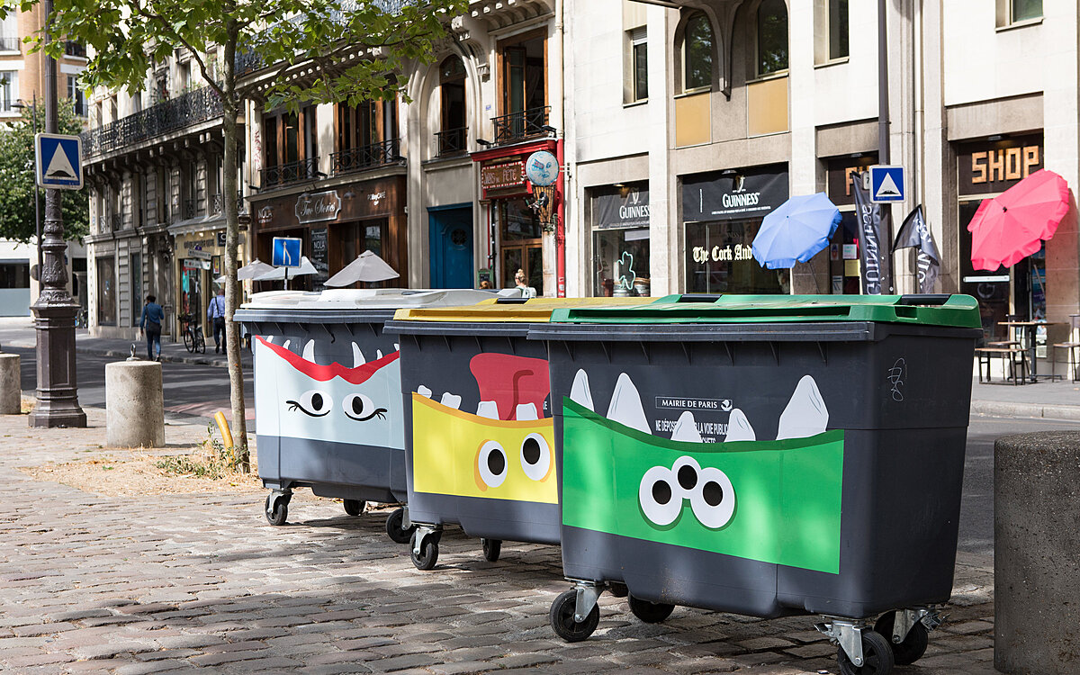 Белый контейнер - только для стеклянной тары, жёлтый - для вторсырья, зелёный - для всего, что нельзя переработать. Фото с сайта https://www.paris.fr