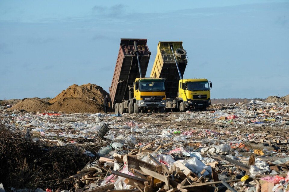     20 свалок обещают убрать в Невском районе Петербурга в 2023 году. Артем КИЛЬКИН (архив)