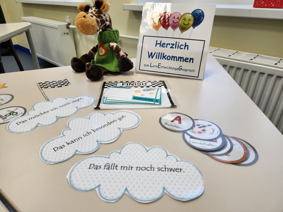 Добро пожаловать на разговор про успехи в учёбе! На облачках написано "мне это пока даётся сложно", "это я могу особенно хорошо", "вот что ещё я хочу сказать"