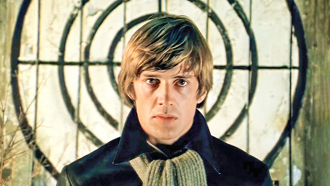 Поклонницы писали им письма, караулили их за кулисами, разыскивали по домашним адресам и при случайной встрече даже предлагали жениться на себе.