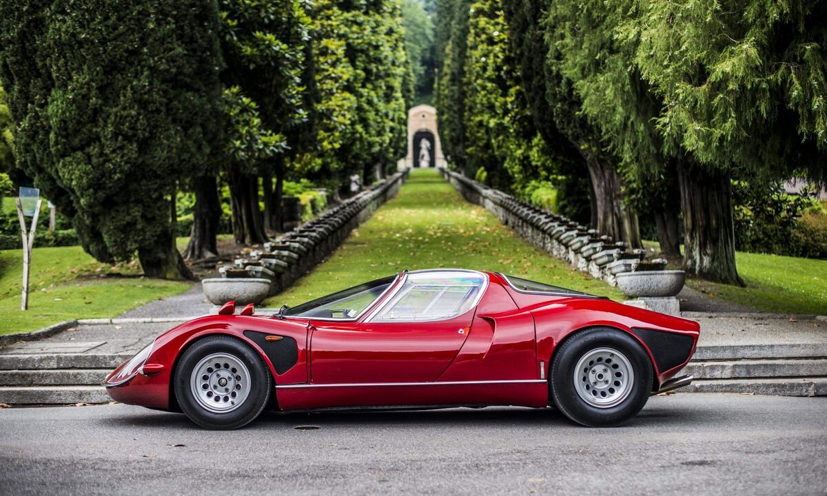      Alfa Romeo 33 Stradale