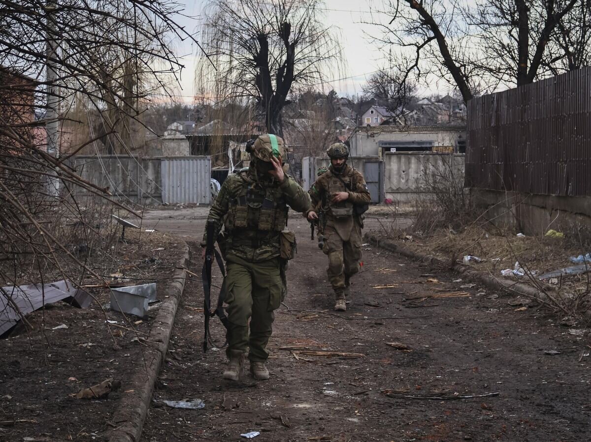    Украинские солдаты в Артемовске© AP Photo / Roman Chop