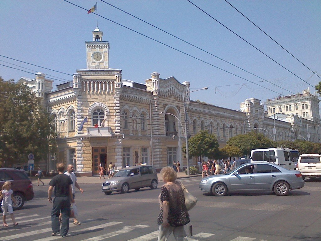  На улице в Кишинёве.  фото: каритнки яндекса.