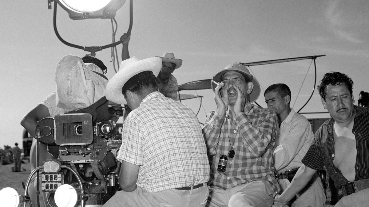 Луис Бунюэль на съемках "Назарина"