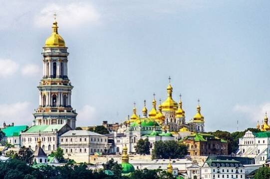    На последнюю воскресную молитву в Киево-Печерскую лавру прихожан пускали по паспортам