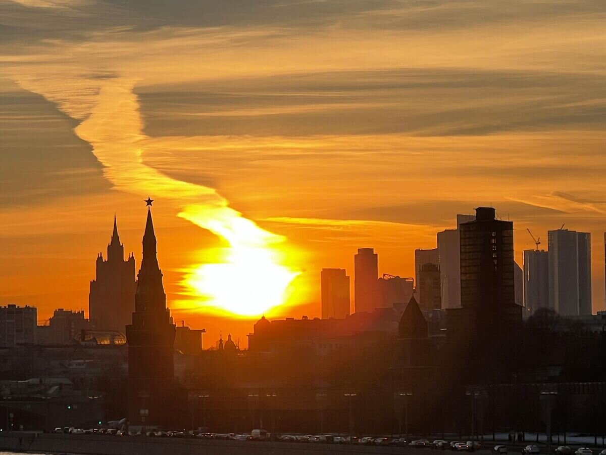 Дом 2 23.08 2024 закат. Закат в Москве. Вчерашний закат. Москва Сити закат. Вчерашний закат в Москве.