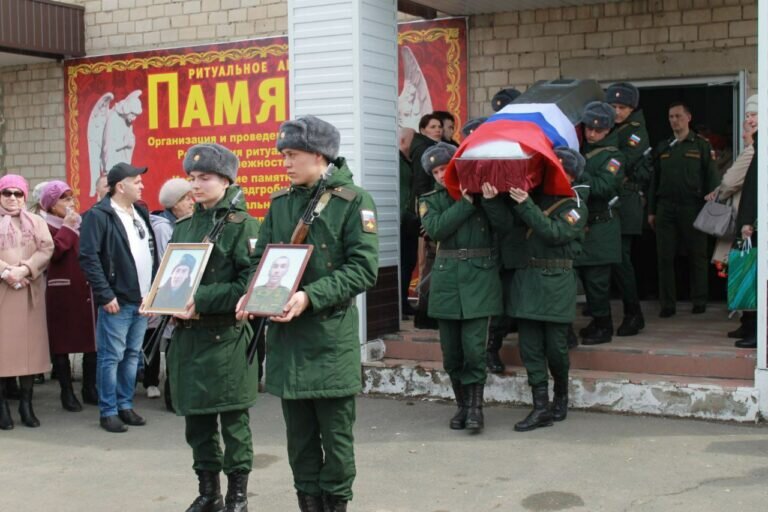    В Кувандыкском округе простились с военнослужащим Сергеем Масловым, погибшим в зоне СВО Андрей Севостьянов