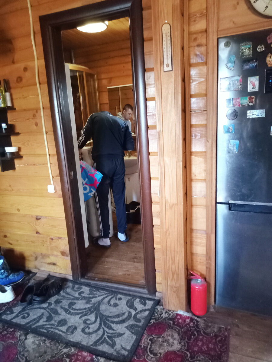 У нас прям сейчас ремонтируют бойлер.