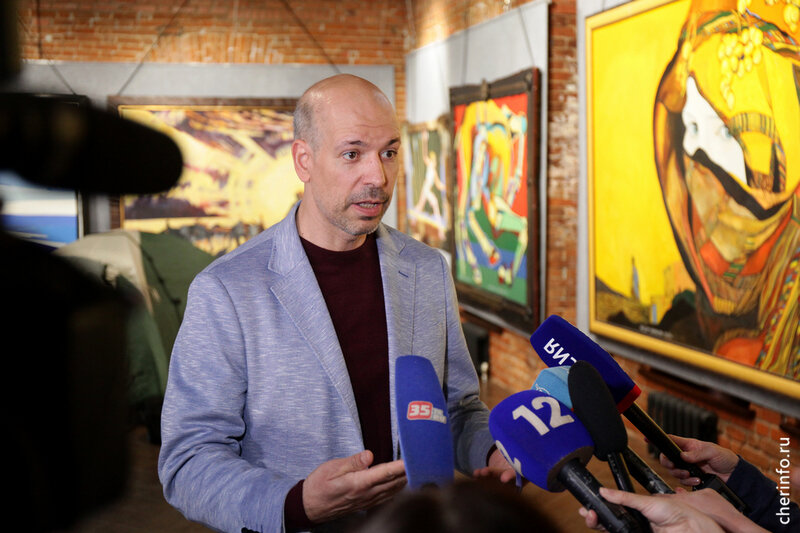    Выставка "Путешествие длиною в жизнь" заработала в центре "Петров Ям" на Труда, 26.