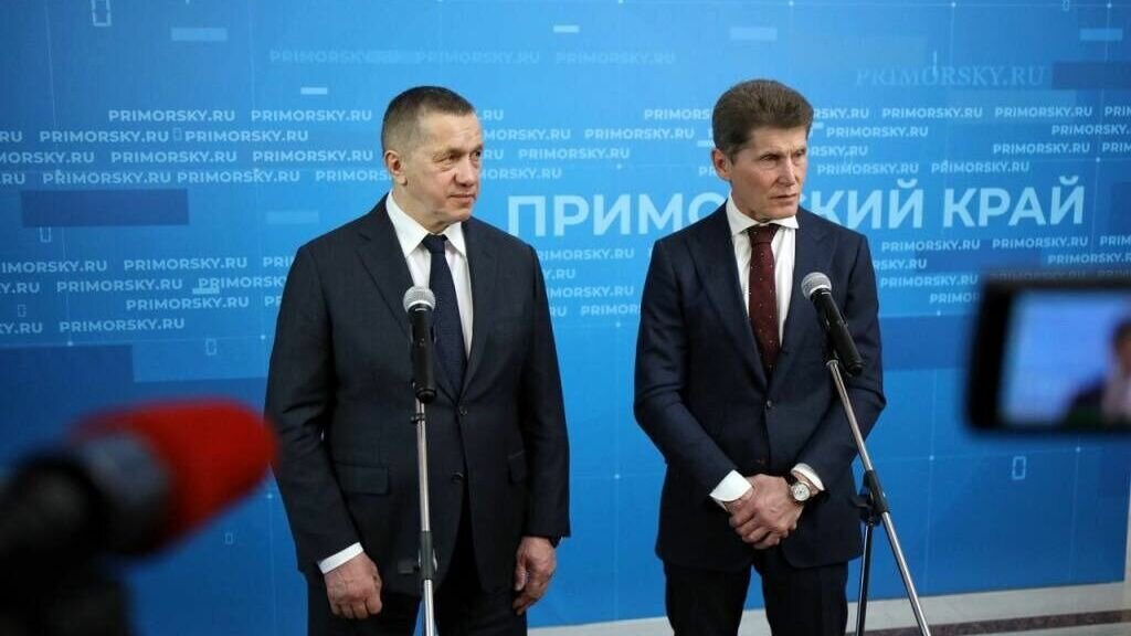     Полпред президента ДФО Юрий Трутнев обсудил на заседании Совета вопросы по поддержке СВО в Приморье. Помимо этого во время встречи он обозначил основные фронты работ для оказания поддержки обманутым дольщикам и функционирования пунктов пропуска на границе с Китаем.