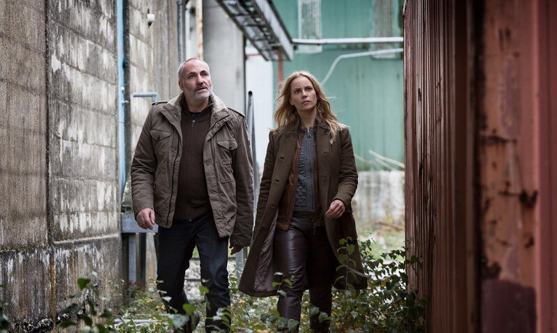 Кадр из сериала «Мост», реж. Хенрик Георгссон, Румле Хаммерих, Шарлотта Зилинг, 2011