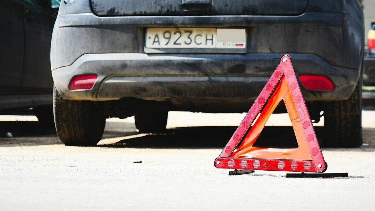     Решение о смене приоритета на перекрестке принято на городской комиссии и уже реализовано. Также на комиссии определена дата установки светофора — в срок до 1.09.2023. Однако до этого времени пострадать от аварийного и нерегулируемого участка могут десятки автомобилей.