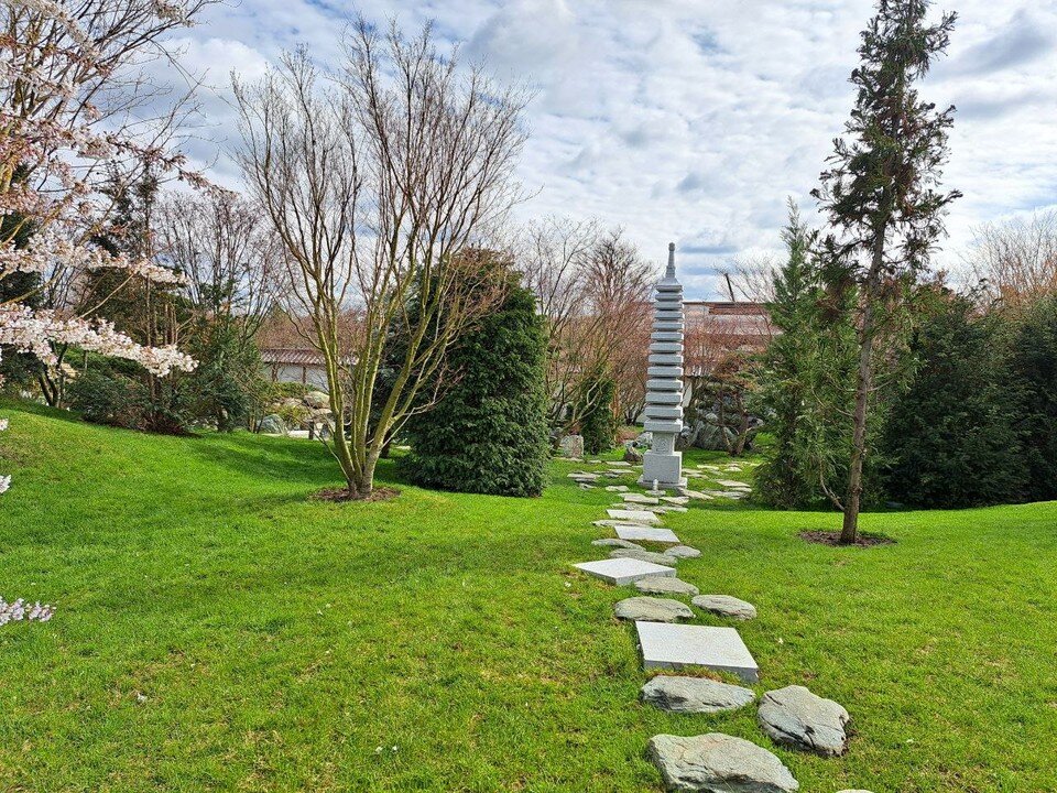     По газонам в Японском саду не разрешают ходить ни летом, ни зимой, в отличие от основной части парка Галина КОПЫЛОВА