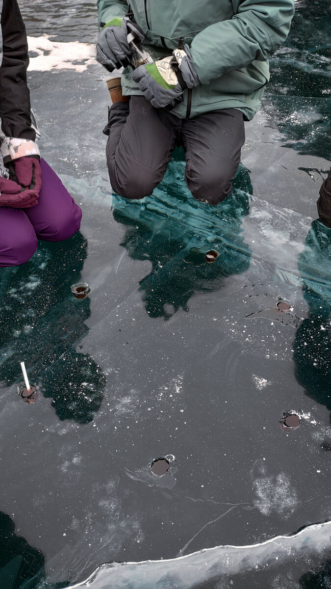 А потом все ложатся в кружок и пьют за что-нибудь 