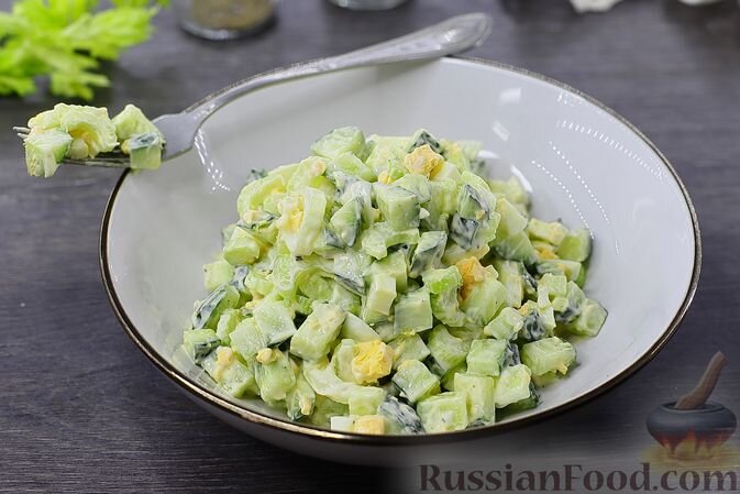 Салат из копченой курицы с сельдереем – кулинарный рецепт