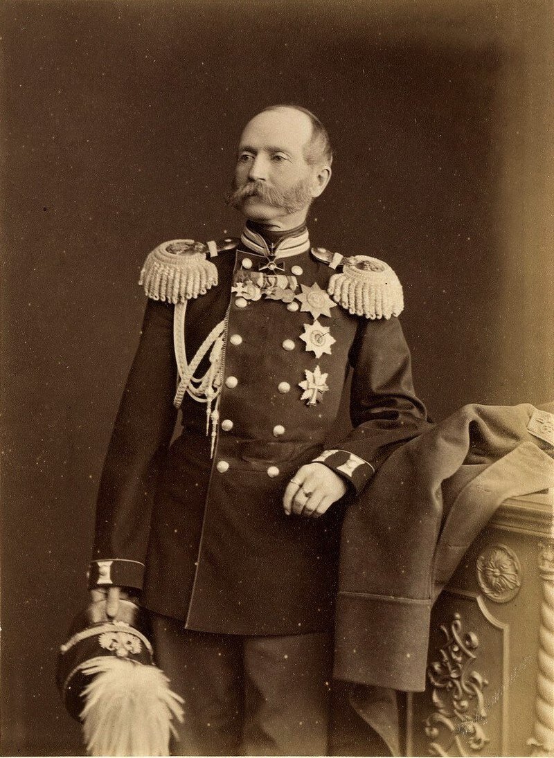 https://upload.wikimedia.org/wikipedia/commons/thumb/5/54/Трепов_Фёдор_Фёдорович%2C_генерал-адъютант_%28Trepov_F.F.%29._1874г_e1t.jpg/800px-Трепов_Фёдор_Фёдорович%2C_генерал-адъютант_%28Trepov_F.F.%29._1874г_e1t.jpg