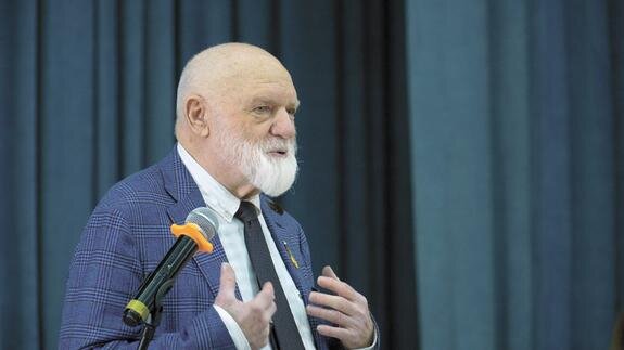    Писатель Виктор Слипенчук открыл школьную неделю русского языка и литературы
