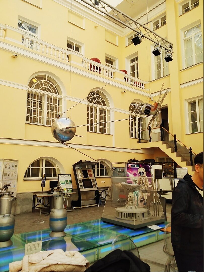 В музее им. Попова.