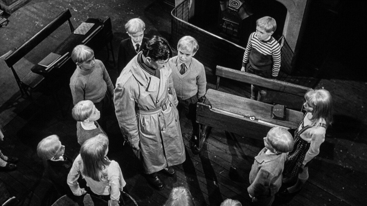 Кадр из фильма "Деревня проклятых" (1960)