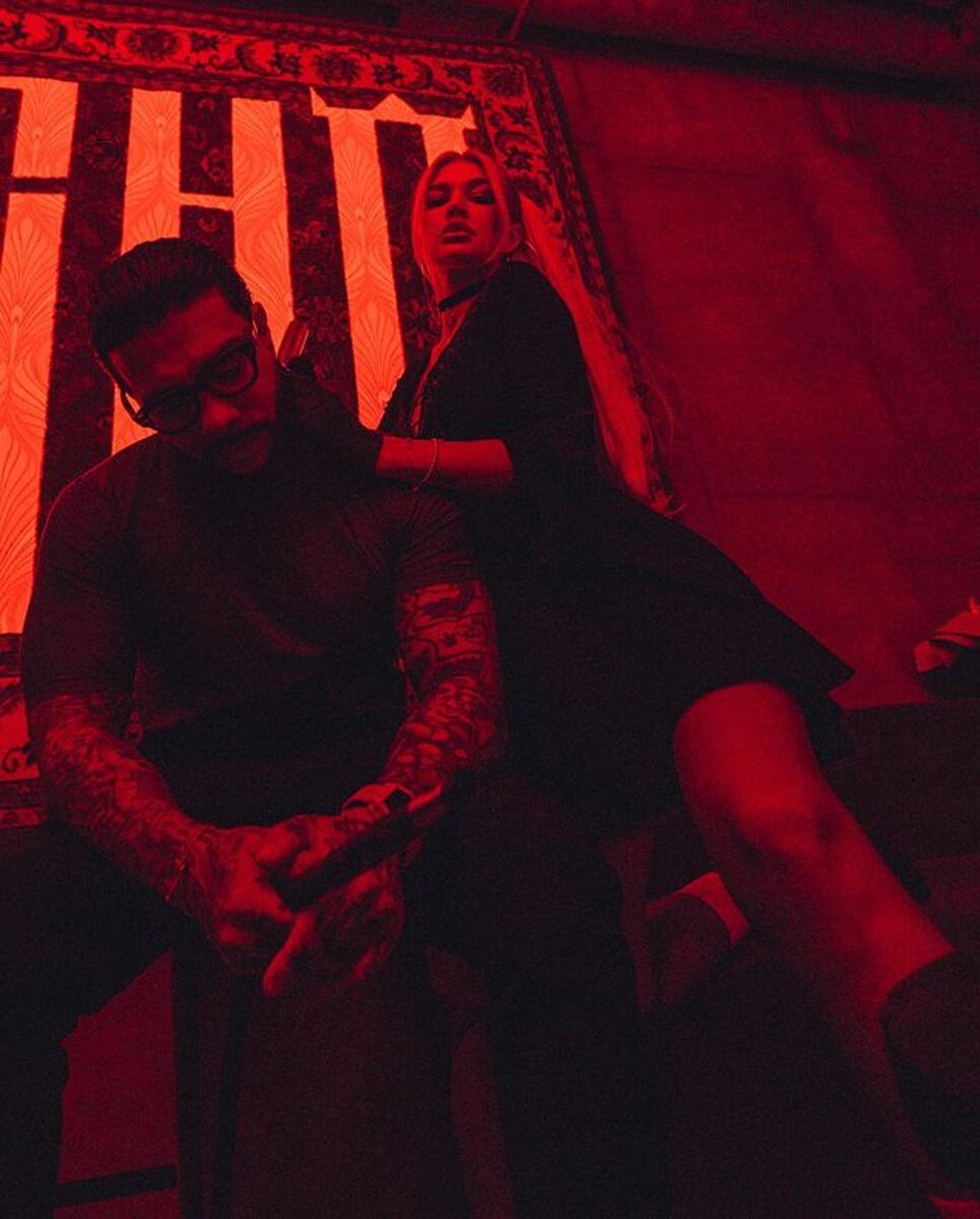    Тимати со своим тату-мастером Анной Фото: Инстаграм (запрещен в РФ) @timatiofficial