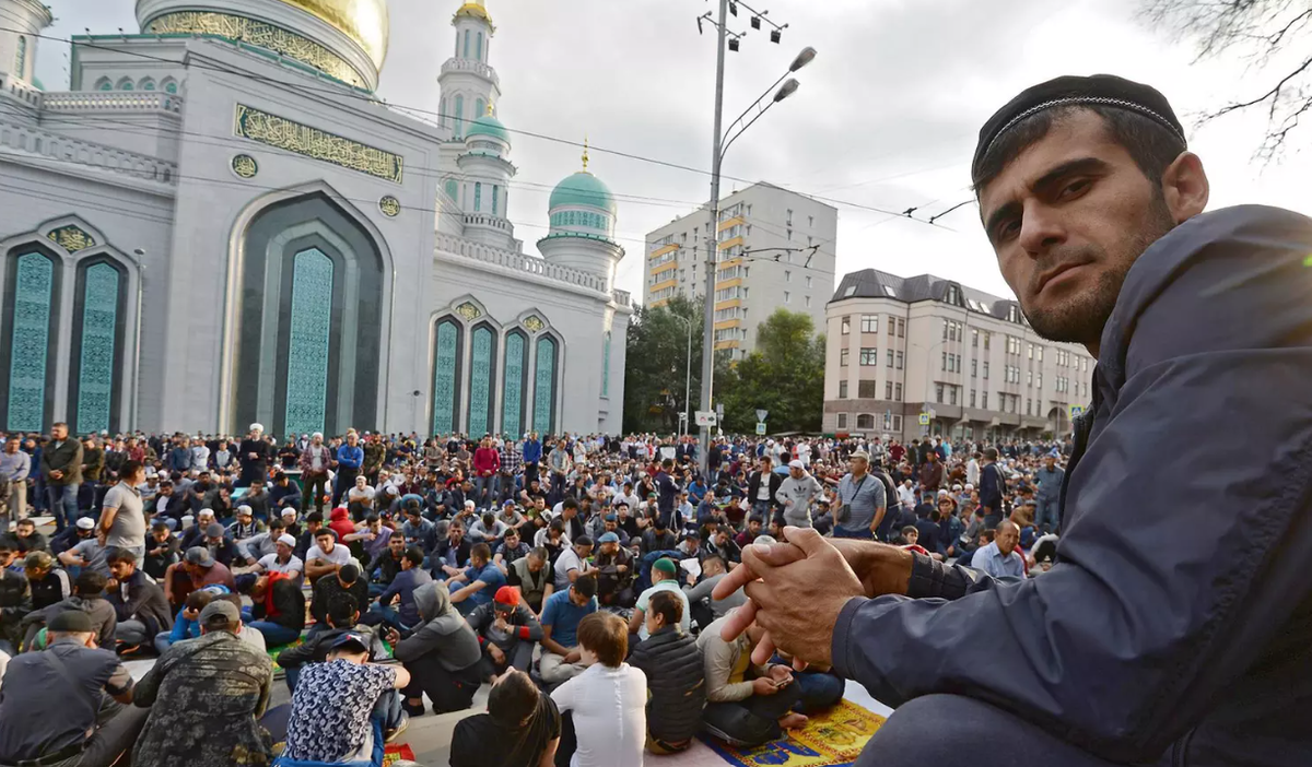 Разбираться нужно не друг с другом, а с чиновниками» Минеев осудил угрозы  православным, а командир «Ахмата» вызвал его на дуэль | Утренний Юг | Дзен