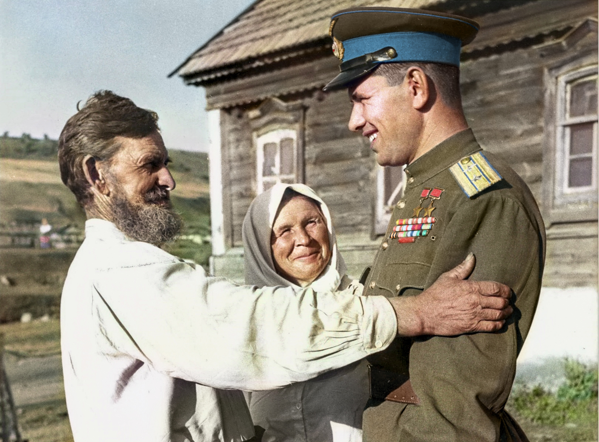 Великая н м. Возвращение солдат с фронта домой 1945.