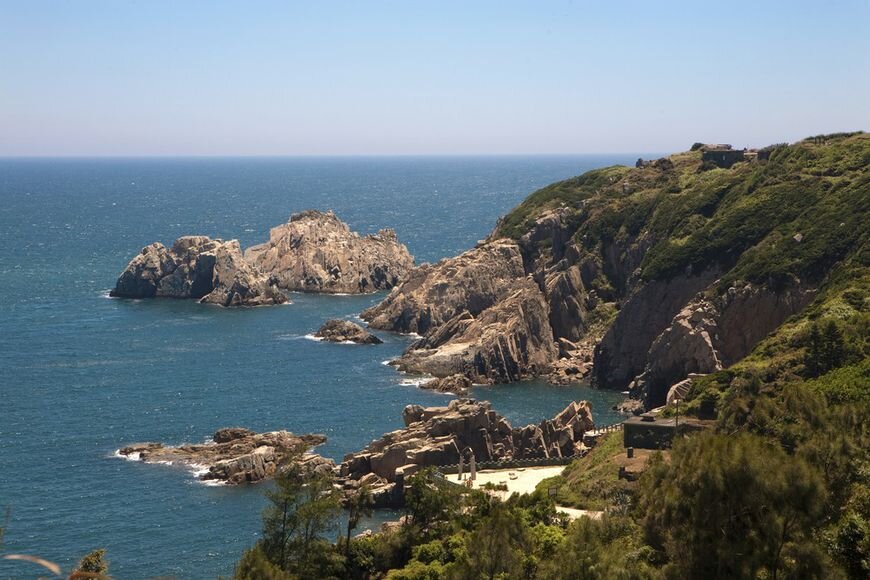  Вот такой берег на этих островах.  фото: картинки  яндекса.