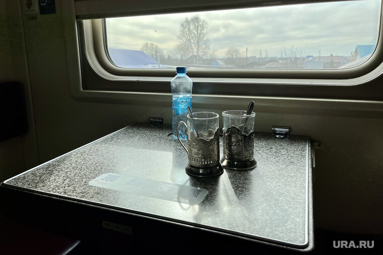    В жительницу ЯНАО в поезде бросали тапки и еду