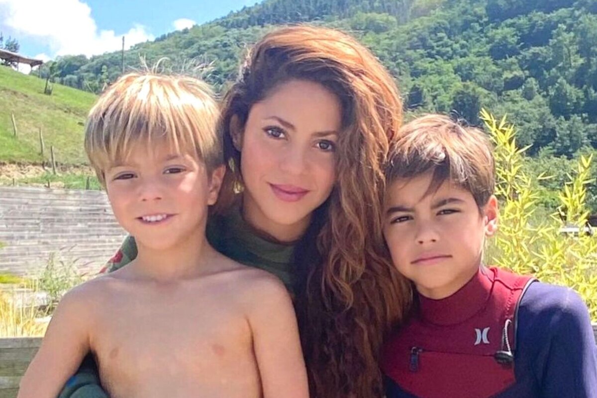     «Не преследуйте на улице Сашу и Милана!»: Шакира призвала папарацци пожалеть ее детей от Жерара Пике