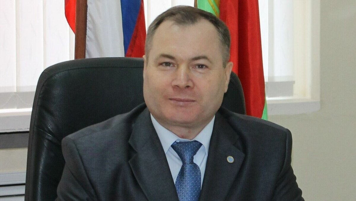     Пост главы Глазовского района Удмуртии по собственному желанию покинул Вячеслав Сабреков. Последним его рабочим днем в должности руководителя района стало 12 апреля, сообщила пресс-служба главы и правительства региона.