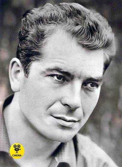 Этот персонаж хорошо запомнился зрителям телесериала «Семнадцать мгновений весны". Именно он спас радистку Кэт и её ребёнка, расстреляв своих сослуживцев.-6