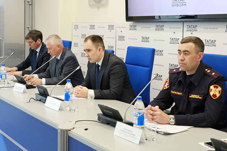    Зампред госкомитета Рамиль Шарафутдинов сообщил, что в Татарстане 131 охотничье угодье (общедоступные из них — 31) общей площадью 6 млн 390 тыс. гектаров. В год дается 40–45 тыс. разрешений на добычу охотничьих ресурсов Фото: ojm.tatarstan.ru