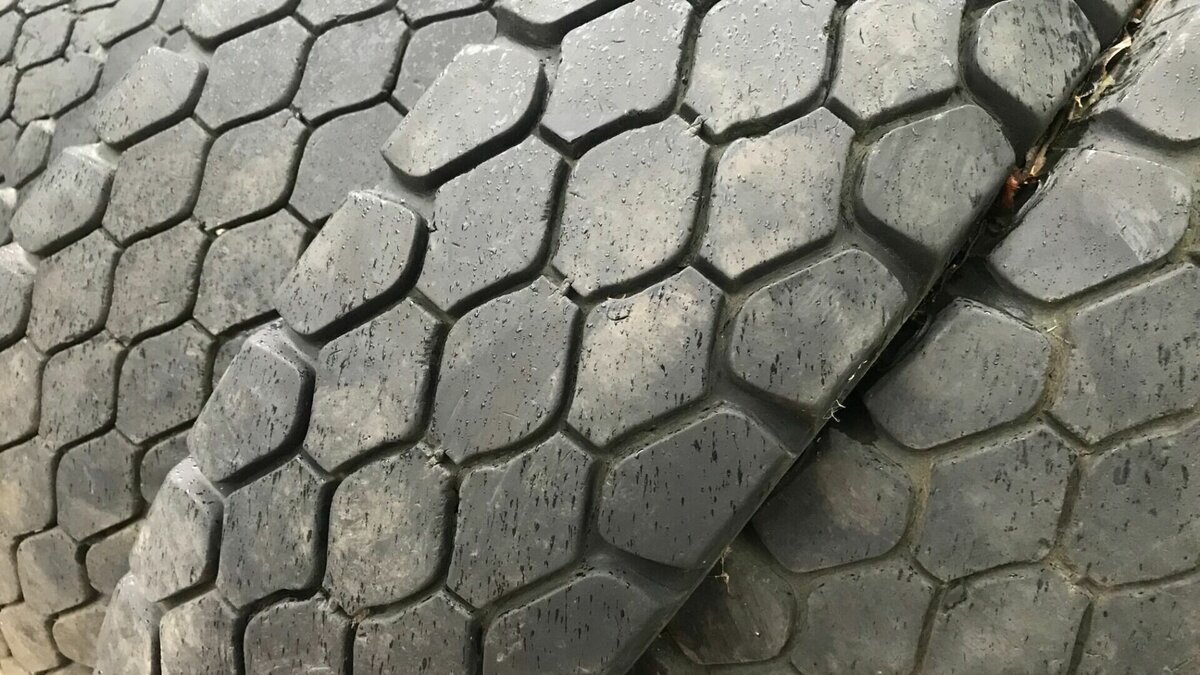     Автомобилисты открыли несанкционированную мойку в селе неподалеку от Уссурийска. Машины там моют, нанося вред окружающей среде.