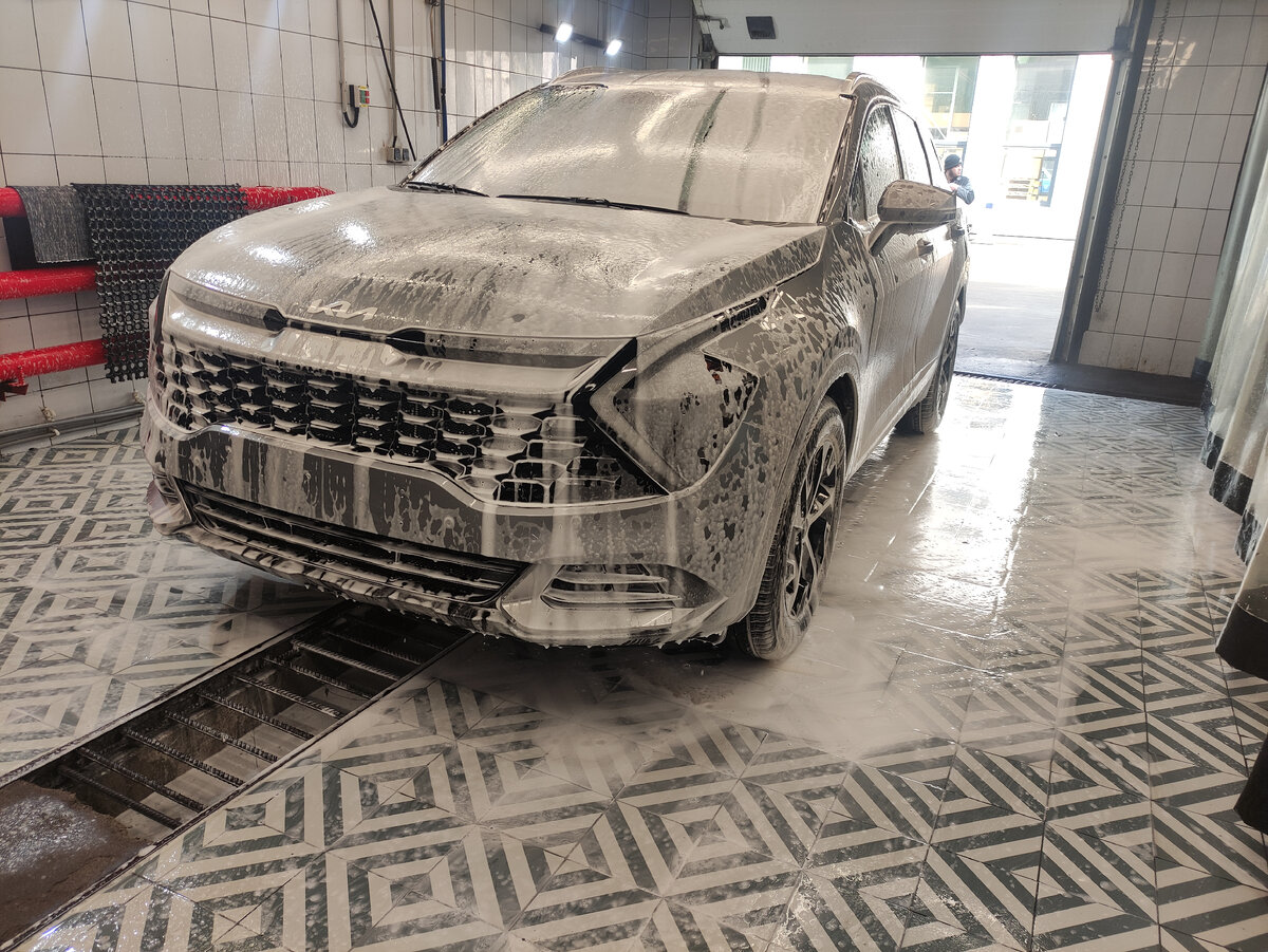 Мойка Киа Спортаж перед оклейкой антигравийной пленкой.